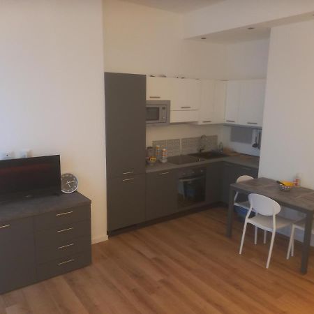 Apartamento Bilocale 7 Piano Balcone Vista Skyline Milán Exterior foto