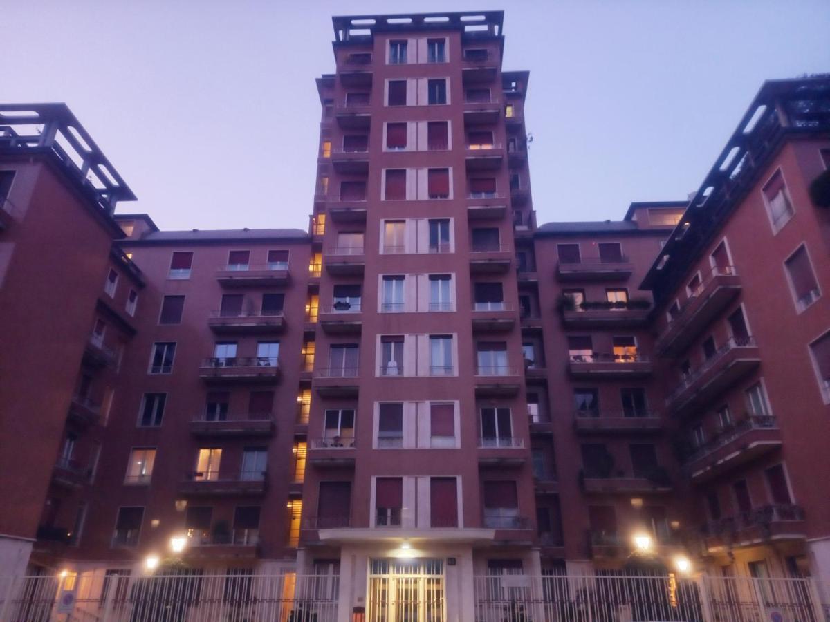 Apartamento Bilocale 7 Piano Balcone Vista Skyline Milán Exterior foto